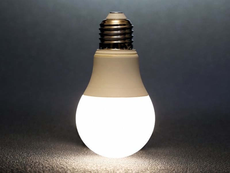 Lâmpada LED Taschibra: qual a diferença entre lâmpada e refletor de LED?