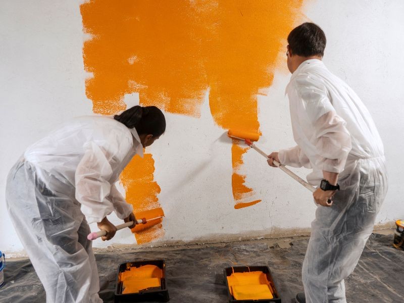 Qual é a diferença entre tinta acrílica, esmalte e epóxi? Guia completo.